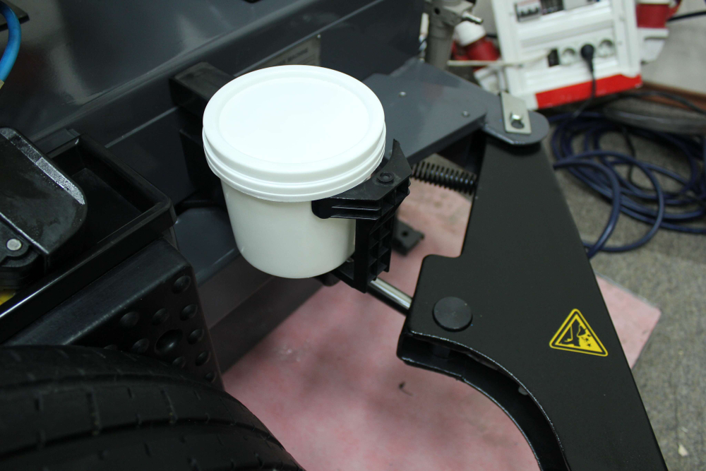 TC24 Шиномонтажный полуавтоматический станок 380В