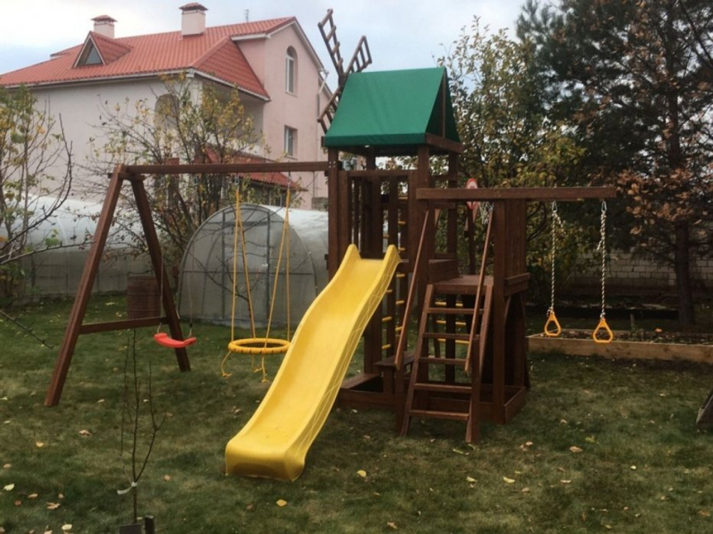 Спортивно-игровая площадка с бесшовным резиновым покрытием