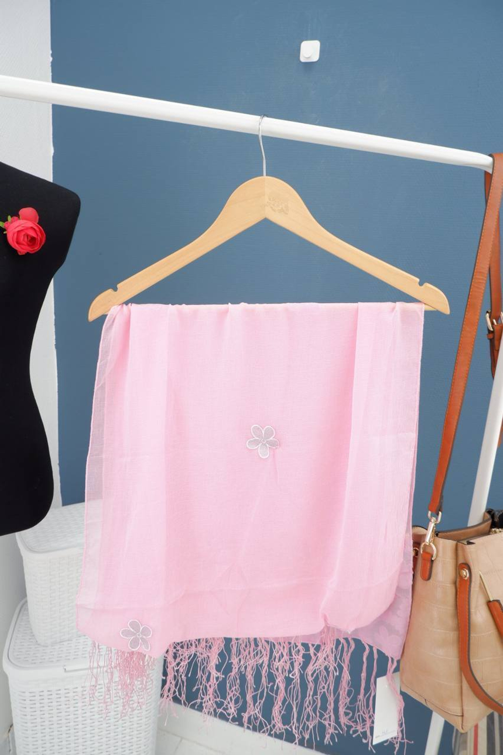 Шарф розовый с цветами