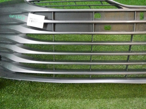 Решетка переднего бампера Toyota Camry xv70 (2017-2021)