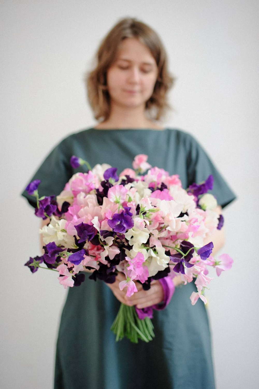 Букет из разноцветных латирусов