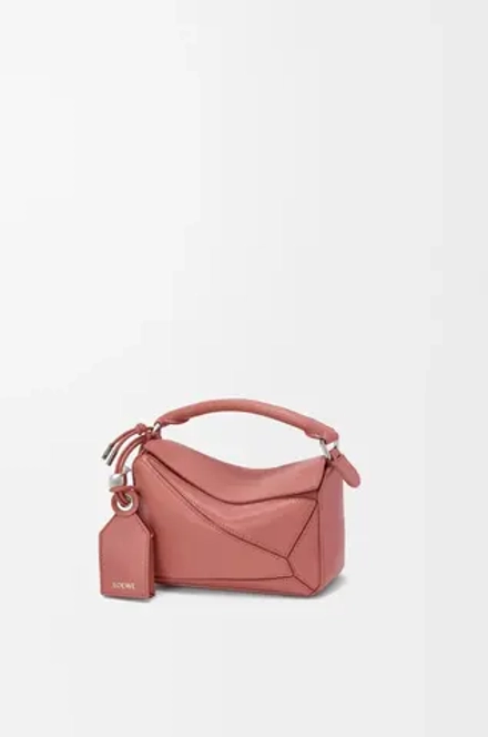 Loewe Сумка-мини Puzzle Featherlight из овечьей кожи наппа, красноватый