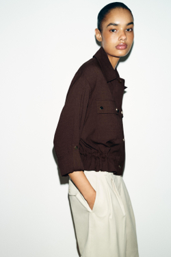 ZARA КОРОТКАЯ КУРТКА С ПОДВЕРНУТЫМИ РУКАВАМИ, КОРИЧНЕВЫЙ