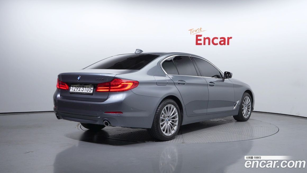 BMW 5 Series (G30) 520i Luxury (02.2020)
