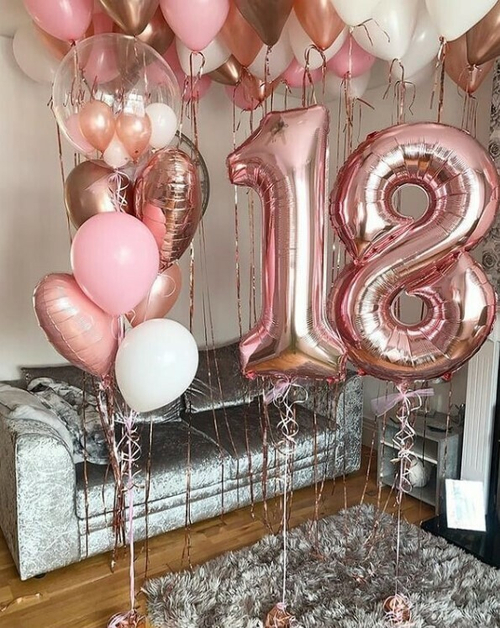 Композиция из шаров на 18 лет в розовом цвете