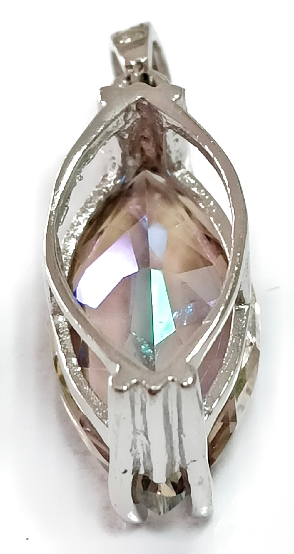 Ювелирная подвеска из серебра с фианитом