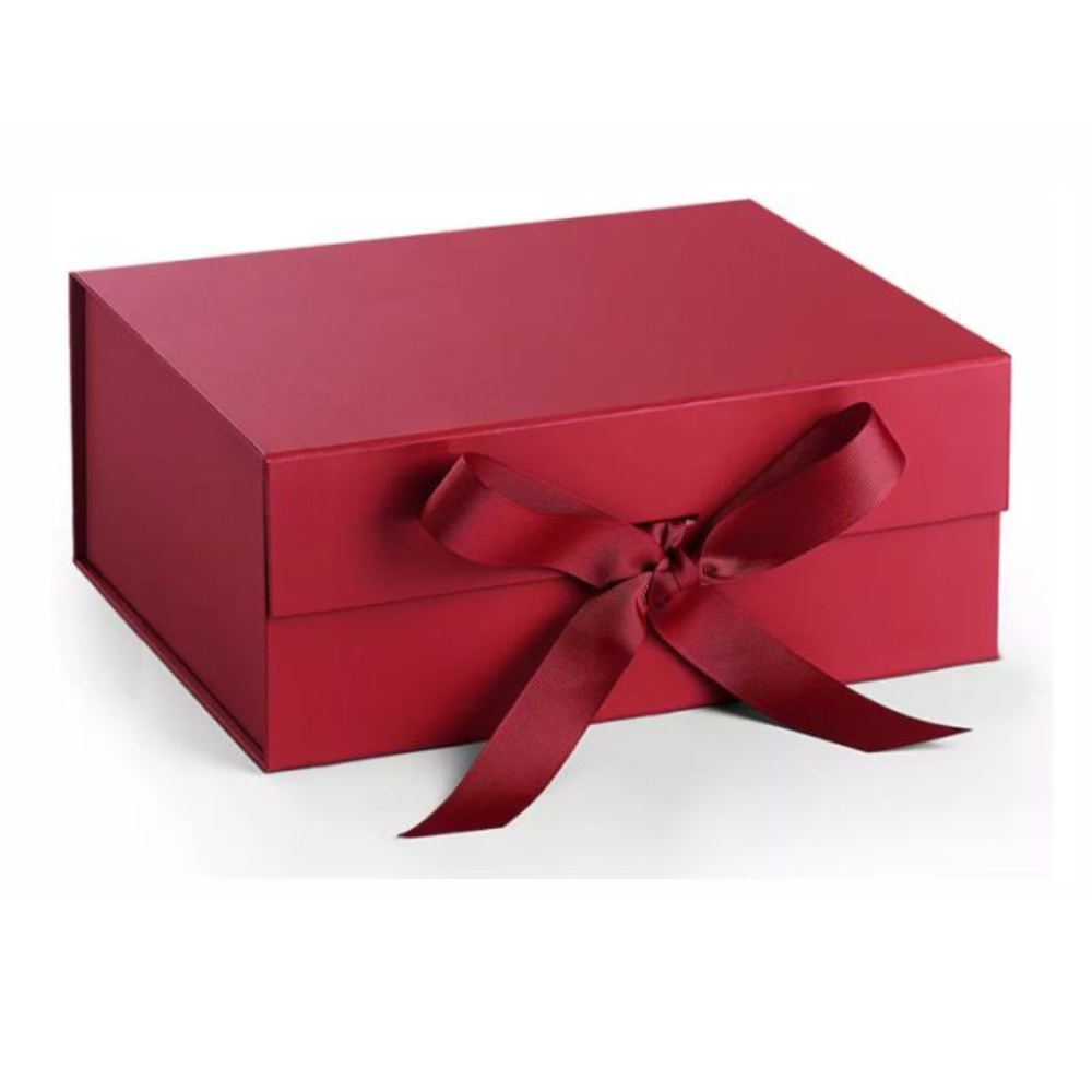 Подарочная коробка с формами внутри