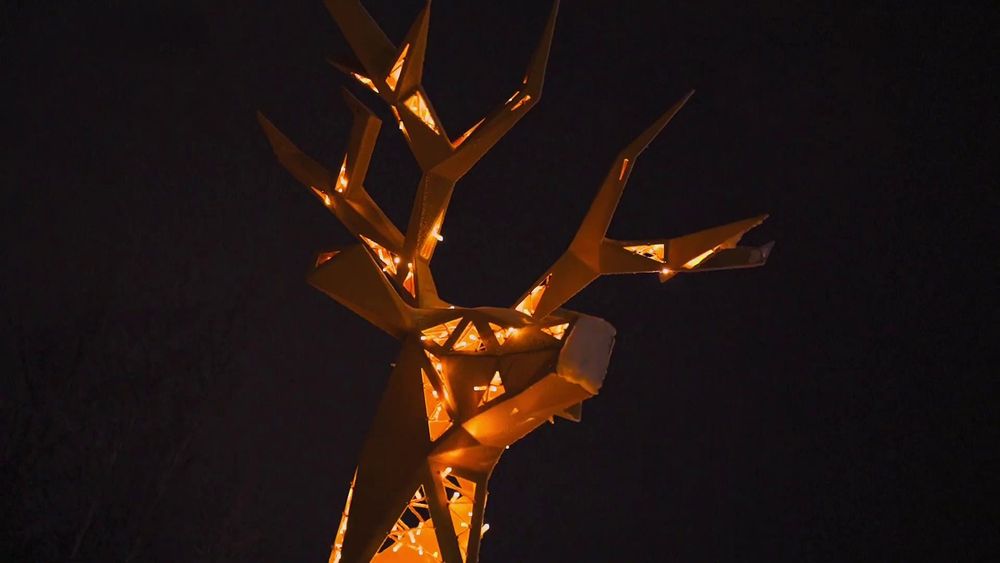 Полигональный светодиодный "Олень золотой" 4 м