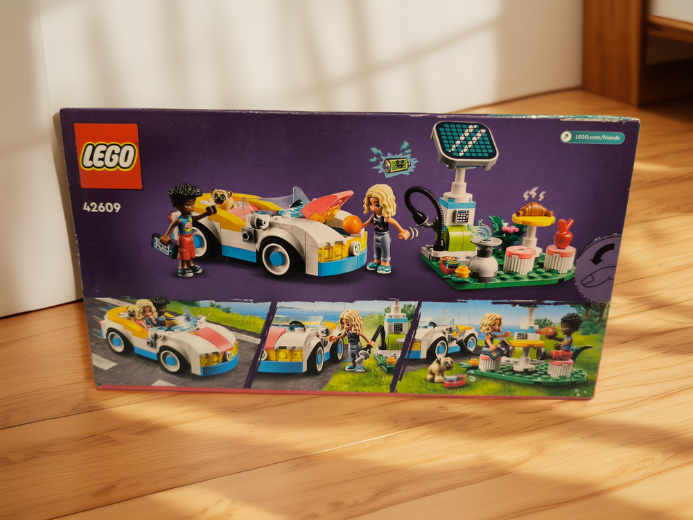 LEGO Friends 42609 «Электромобиль и зарядная станция» — эко-игра, Хартлейк-Сити