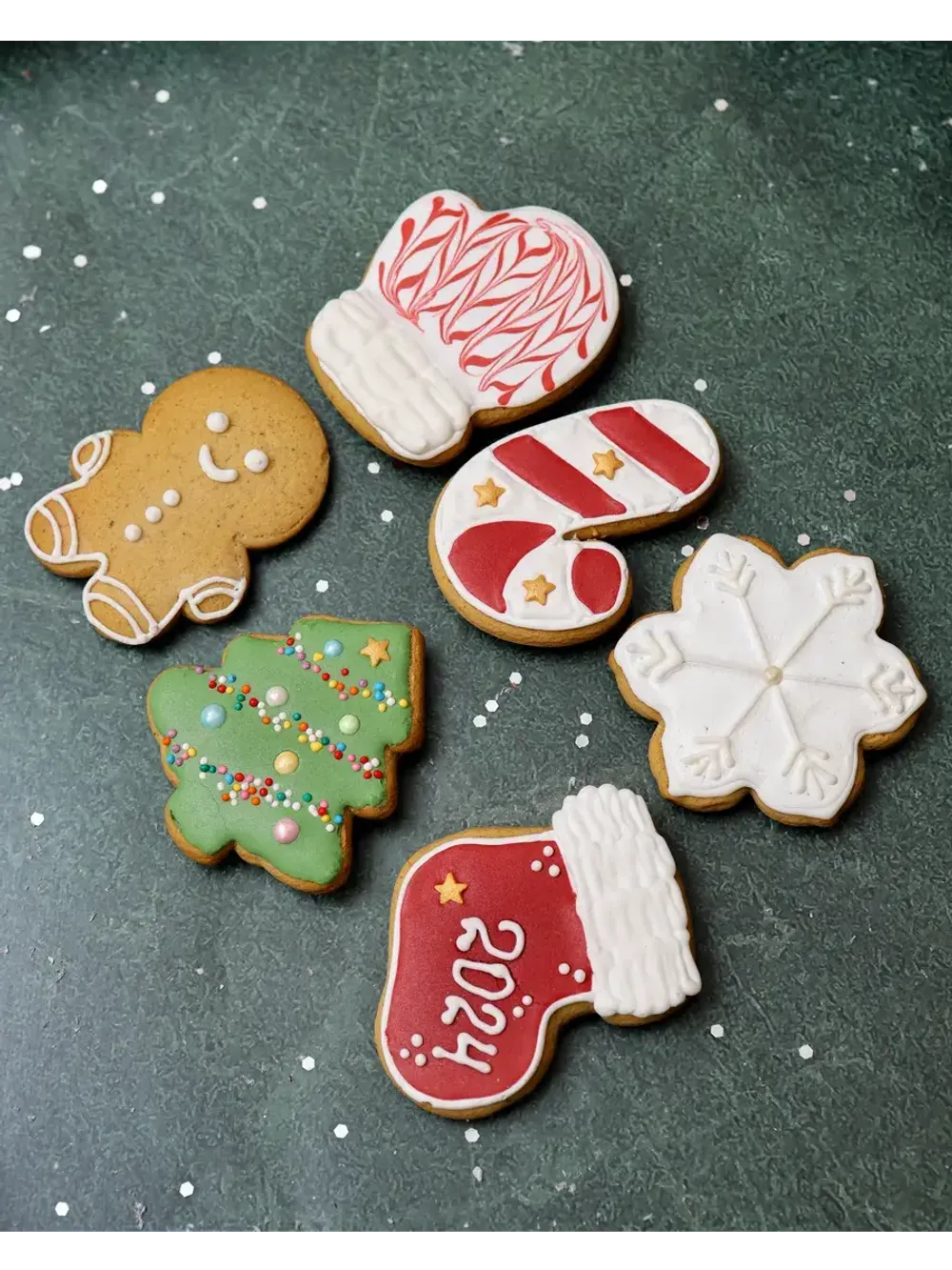 Новогодний набор пряников и орехов