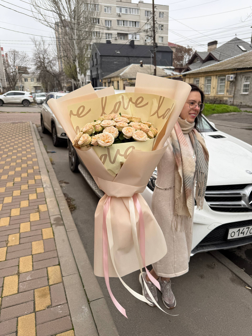 Букет пионовидных кустовых роз