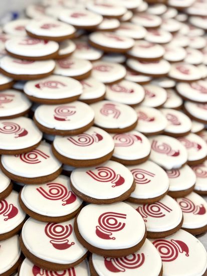 Пряники с логотипом Lancman School