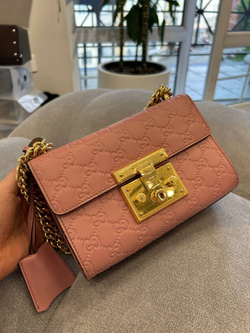 Сумка Padlock Gucci Signature