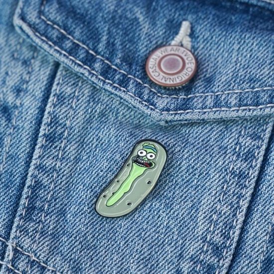 Значок металлический Рик и Морти "Огурчик"