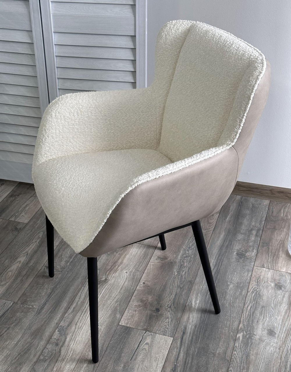 Стул М-City DISAUR Волкано (Volcano) Белый Wales-101, ткань, Светло-Беж Maison 09, Экокожа, Черный каркас