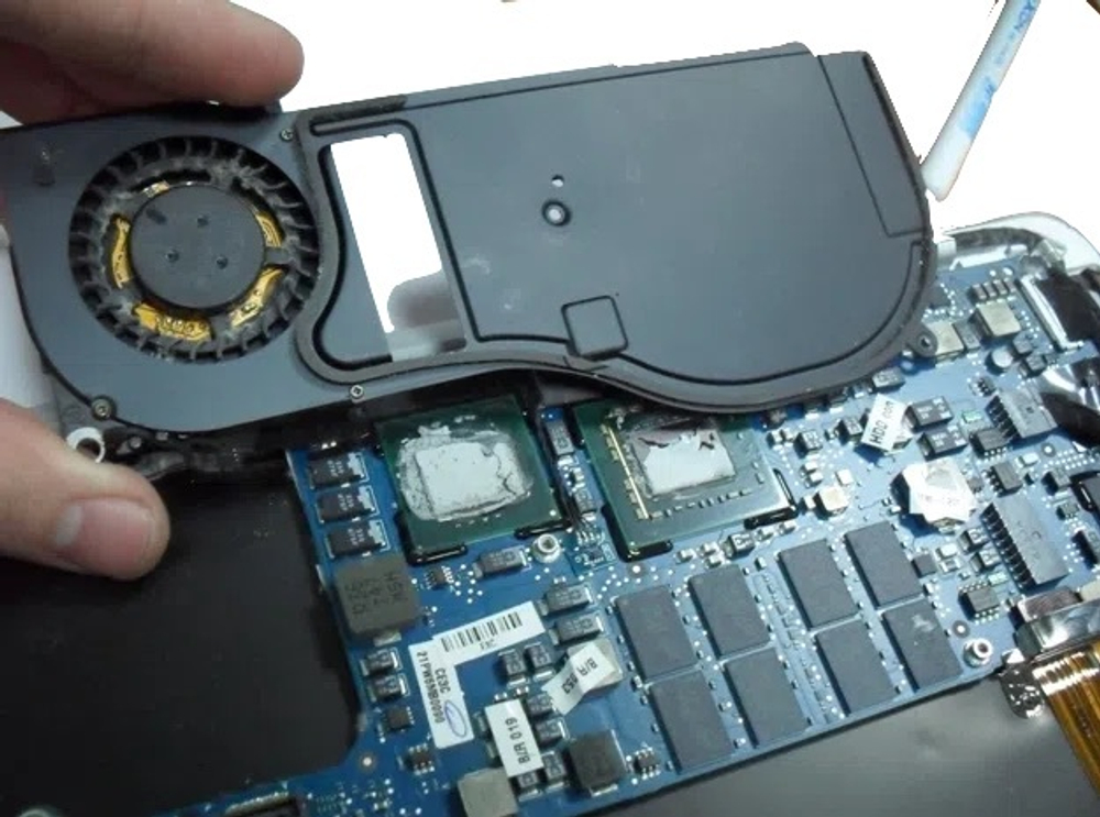 Чистка системы охлаждения MacBook Air 15