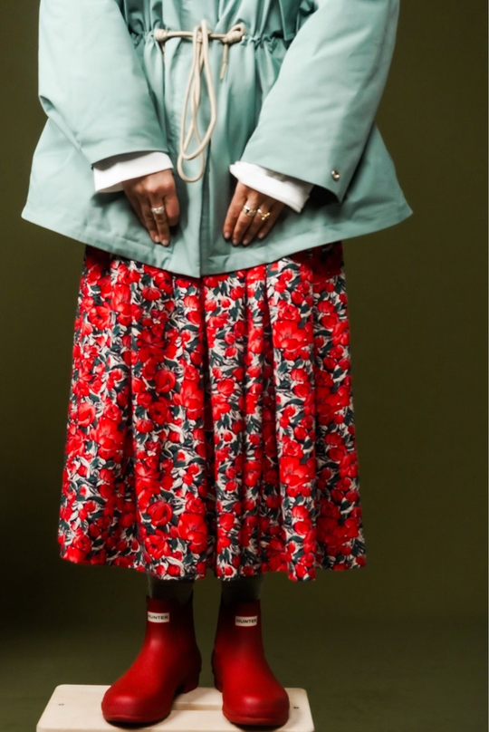 Юбка из штапеля, крупные красные тюльпаны