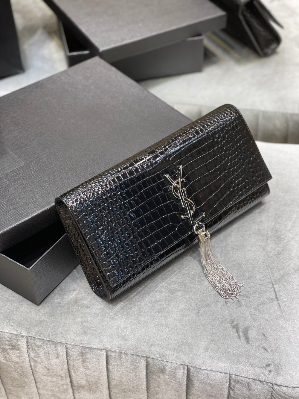 Saint Laurent Kate Clutch 27 cm