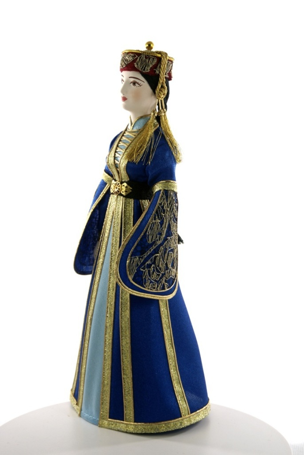 Кукла фарфоровая Черкеска в женском костюме