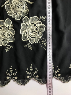 Блузка River Island такая красивая, с вышивкой и множеством деталей, которые хочется рассматривать, на 44-46 размер