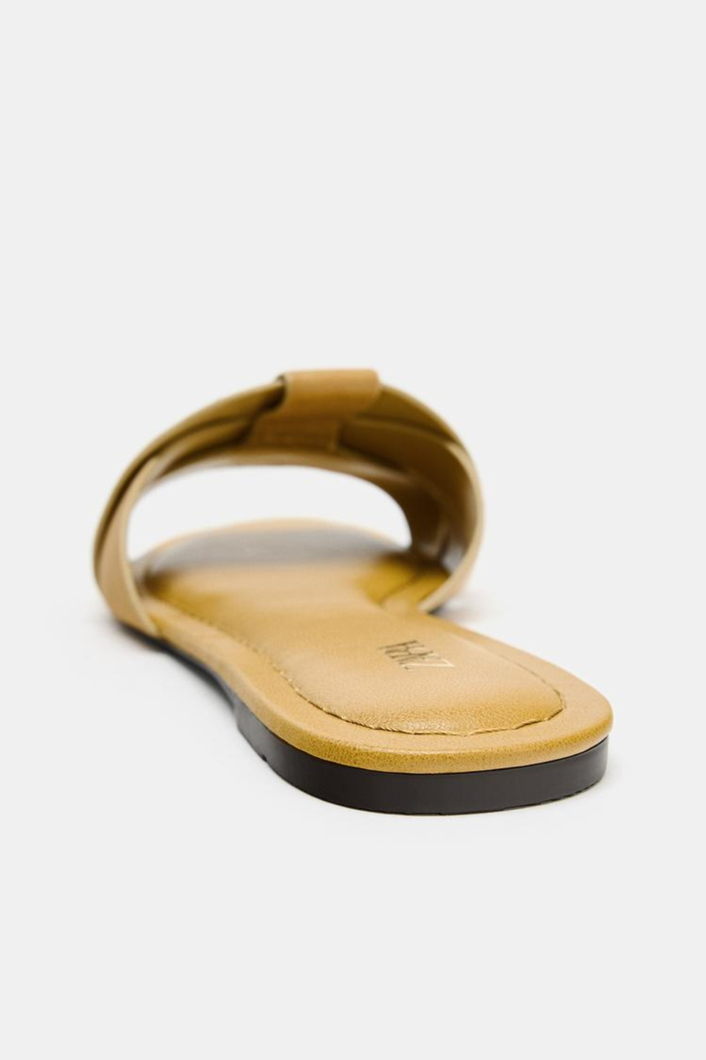 ZARA САНДАЛИИ ИЗ КОЖИ НА ПЛОСКОЙ ПОДОШВЕ, ГОРЧИЧНЫЙ