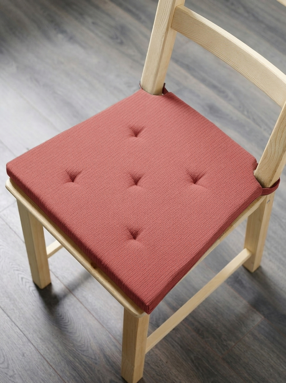 Подушка на стул Икеа Юстина 35/42 x 40 х 4 см, красный