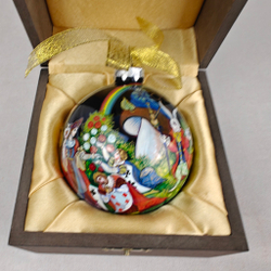 Шар новогодний с круговой росписью Палех "Алиса в стране чудес-3" в футляре