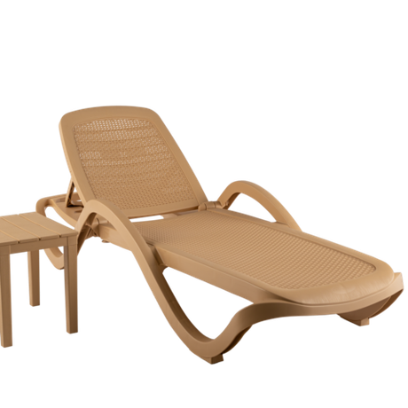 Шезлонг пластиковый с подлокотниками "Капри" (Имитация плетения). Цвет: Бежевый
