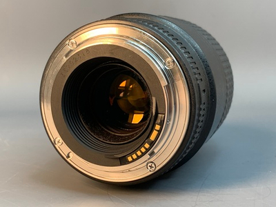 Canon EF 100mm 2.8 Macro USM царапины на передней линзе