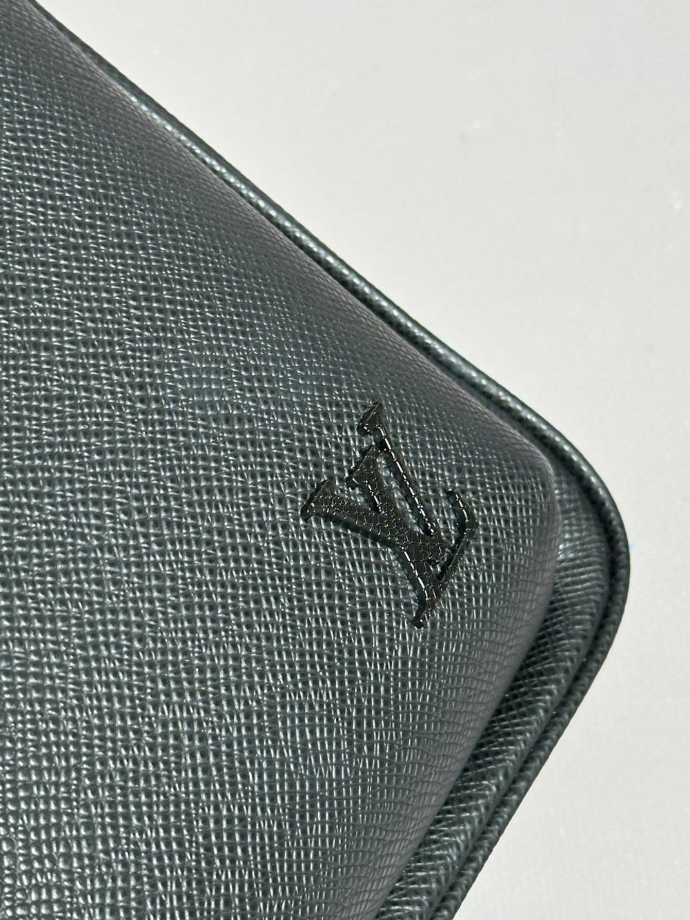 Сумка-мессенджер Louis Vuitton
