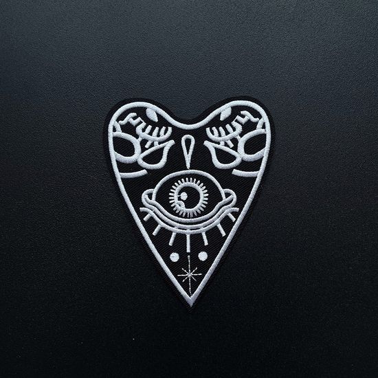 Нашивка термоаппликация на одежду и  на рюкзак. Сердце