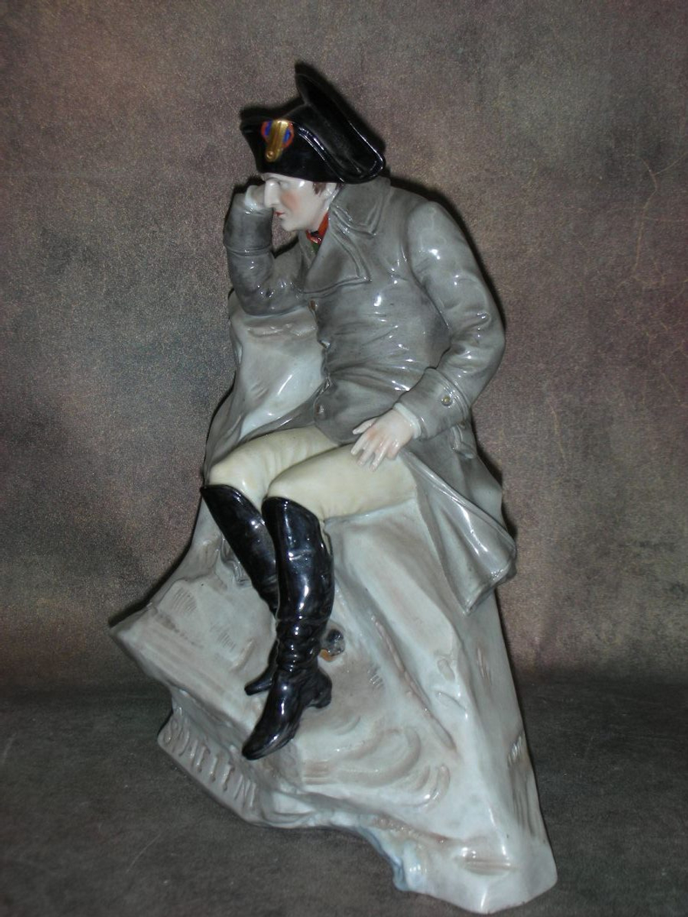 Статуэтка. Фарфор. Солдат. Наполеон на острове Святой Елены. Scheibe-Alsbach. Германия
