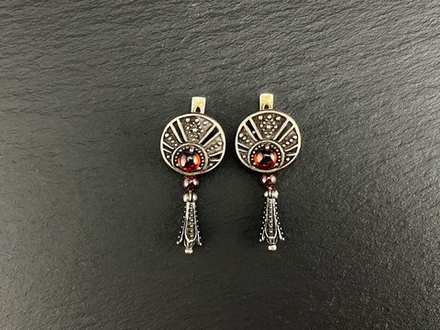 Серьги "Луннички с камнями и привесками".