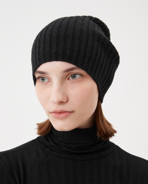 Объемная шапка бини в рубчик