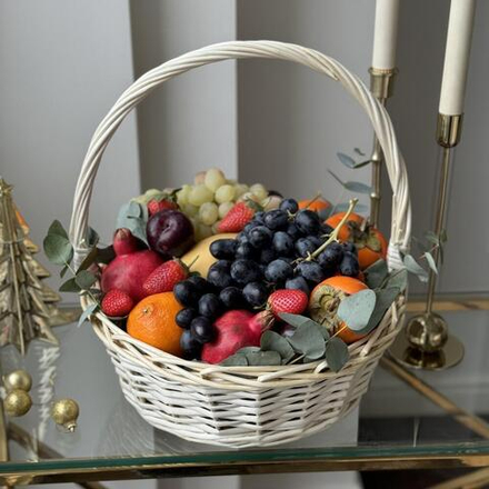 Корзина с фруктами