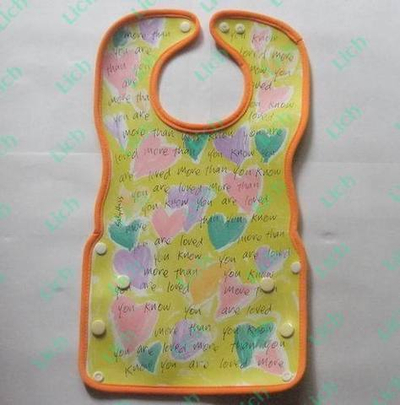 Слюнявчик различных расцветок для кормления детей