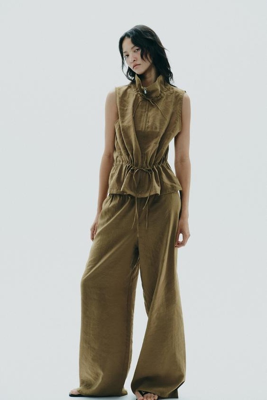 ZARA БРЮКИ-ПАЛАЦЦО ИЗ СТРУЯЩЕЙСЯ ТКАНИ, ТЕМНО-ОЛИВКОВЫЙ