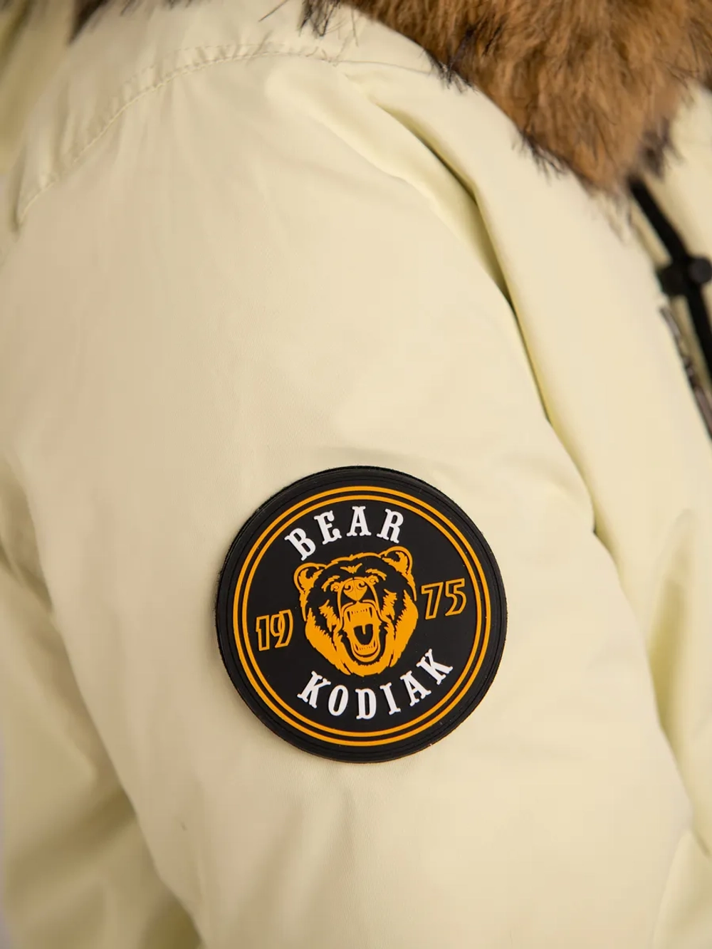 Куртка зимняя короткая с капюшоном