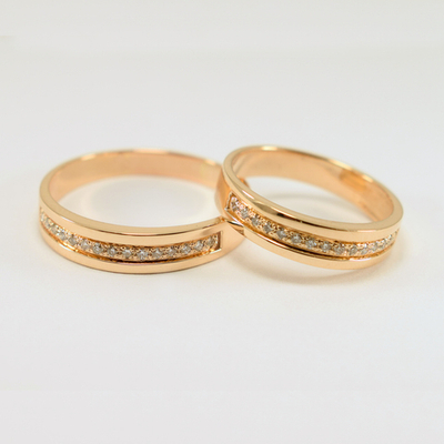 Обручальная пара с дорожкой