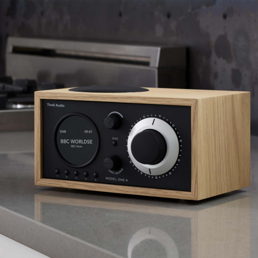 Tivoli Model One+ Дуб/Черный [Oak/Black] — радиоприемник с часами