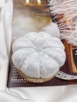 Игольница белая кружевная на деревянной основе