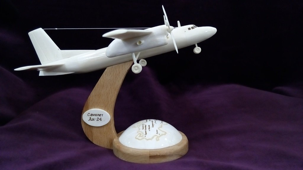 Модель самолета Ан - 24