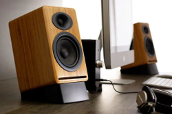 Полочная акустика Audioengine P4 Solid Bamboo