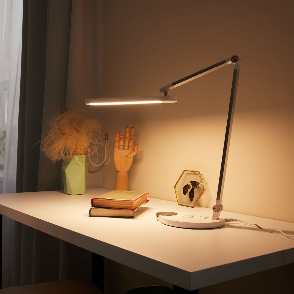 ULM-D113 18W-3000-6000K-DIM WHITE Светильник настольный светодиодный с беспроводной зарядкой телефонов. Сенсорный выключатель. Диммер. Белый. TM Uniel