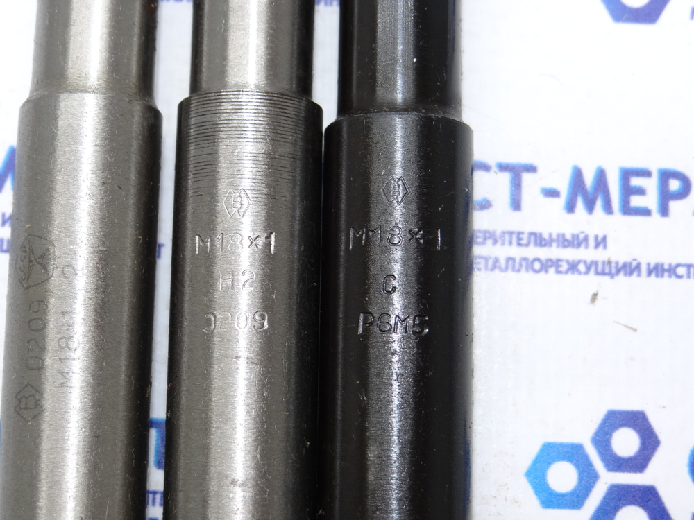 Метчик гаечный М18х1 L=200мм (0209)
