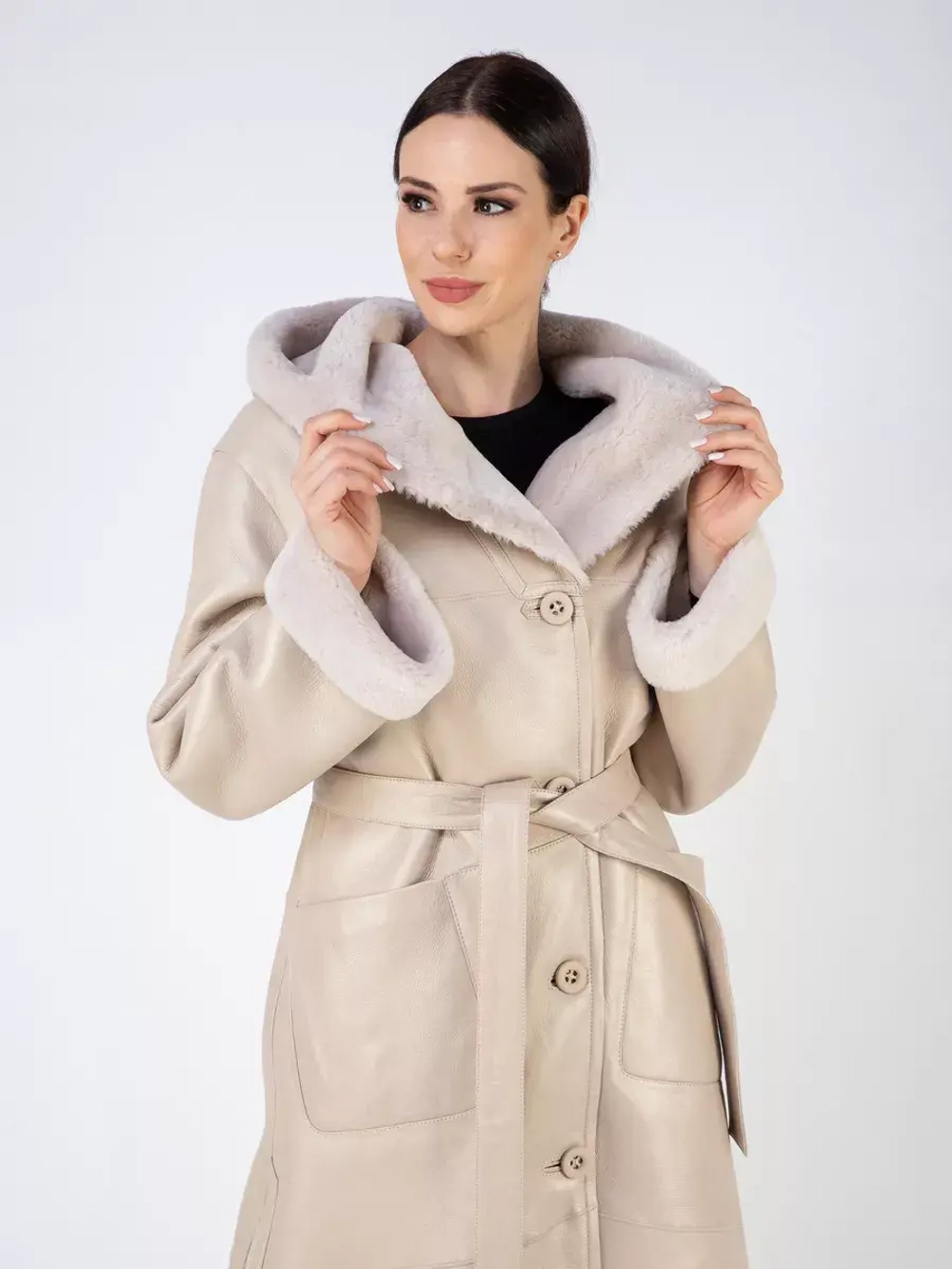 Дубленка зимняя натуральная с капюшоном