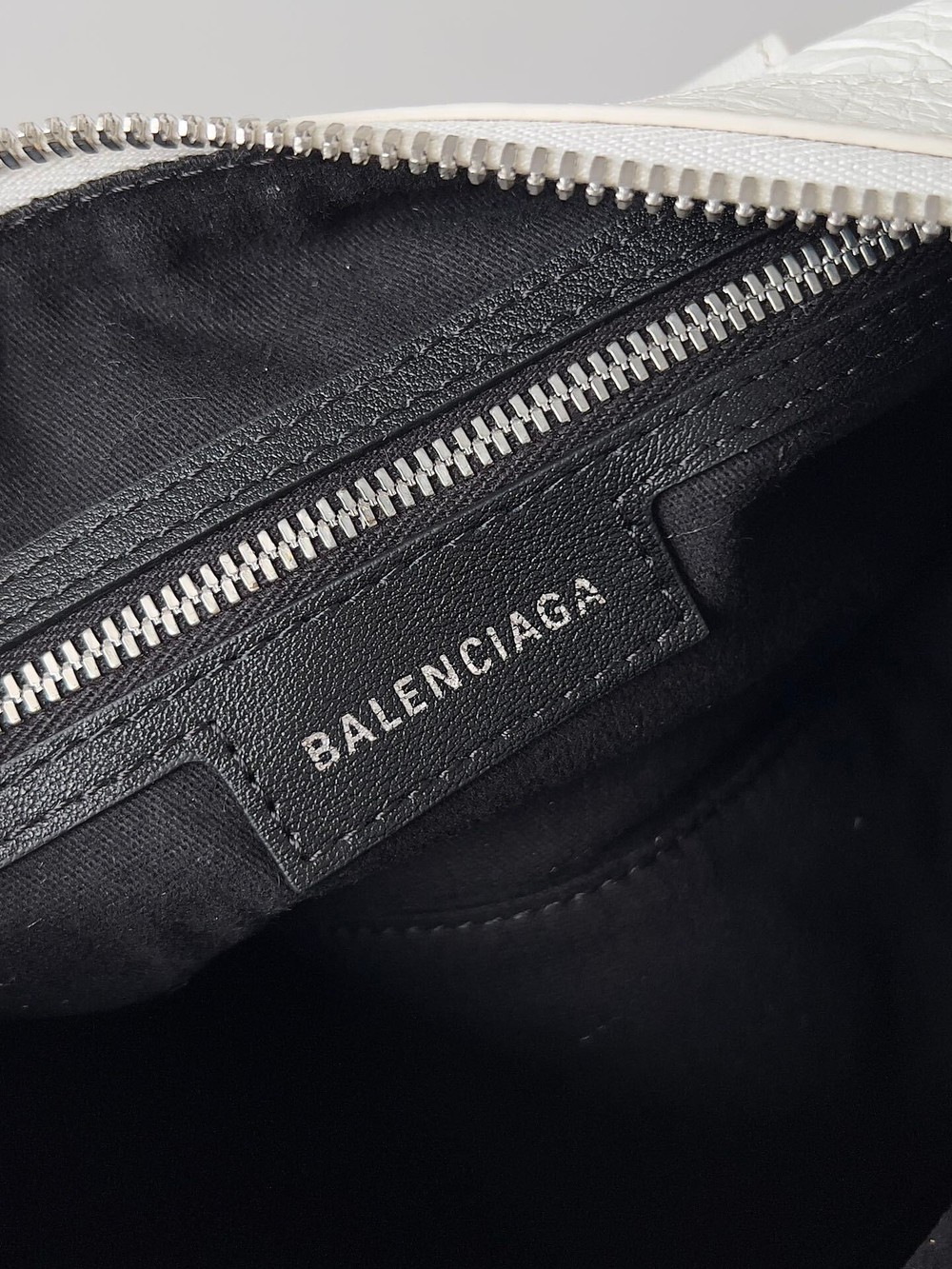 Balenciaga Le Cagole Mini Duffle Bag 20 cm