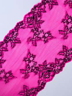 Эластичное кружево ярко-розовое неоновое с черным ширина 22 см