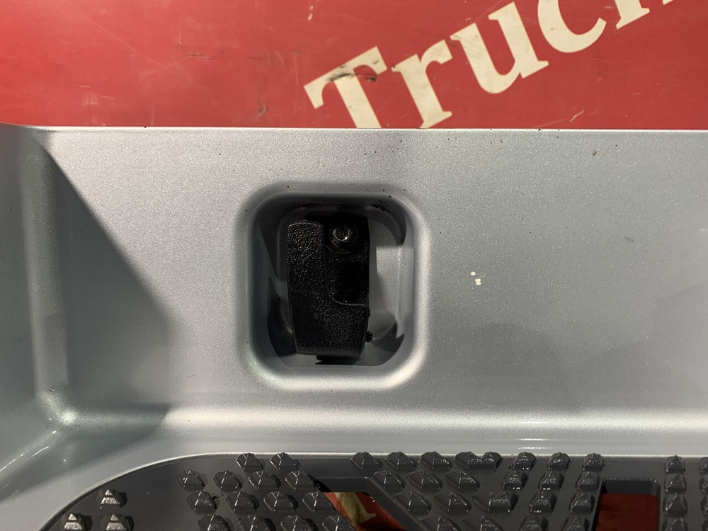 Корпус подножек правый 2023г.