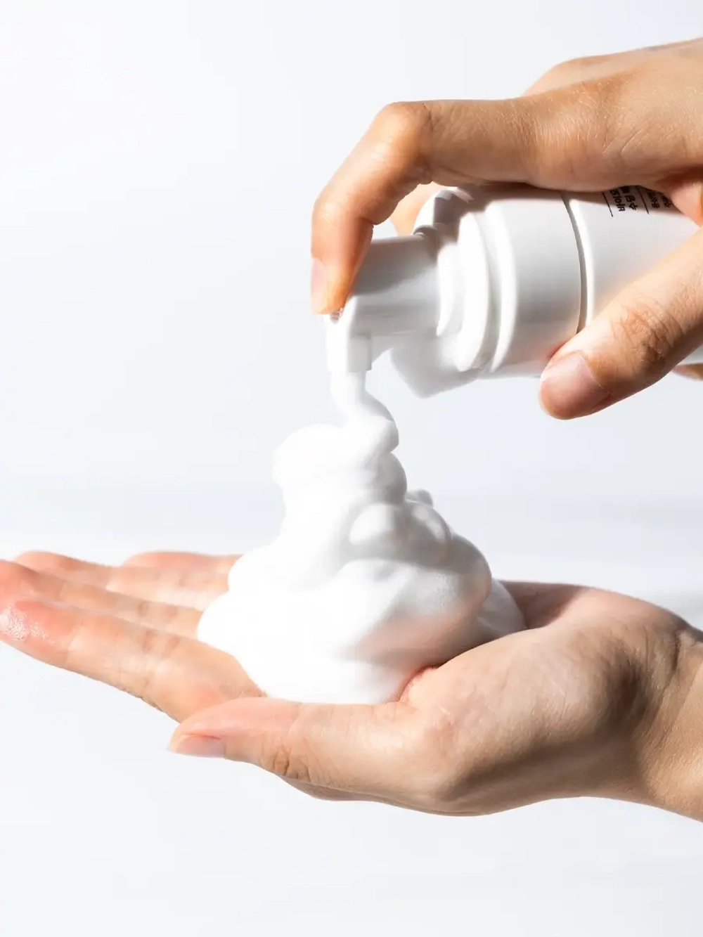 Biodance Успокаивающая пузырьковая пенка для умывания Soothing Barrier Cleansing Foam 120 мл